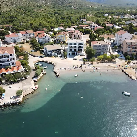 Mar Mar Beachfront Penthouse Apartmán Seline